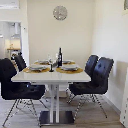 Upscale Fully Equipped Savudrija