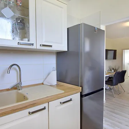 Upscale Fully Equipped شقة